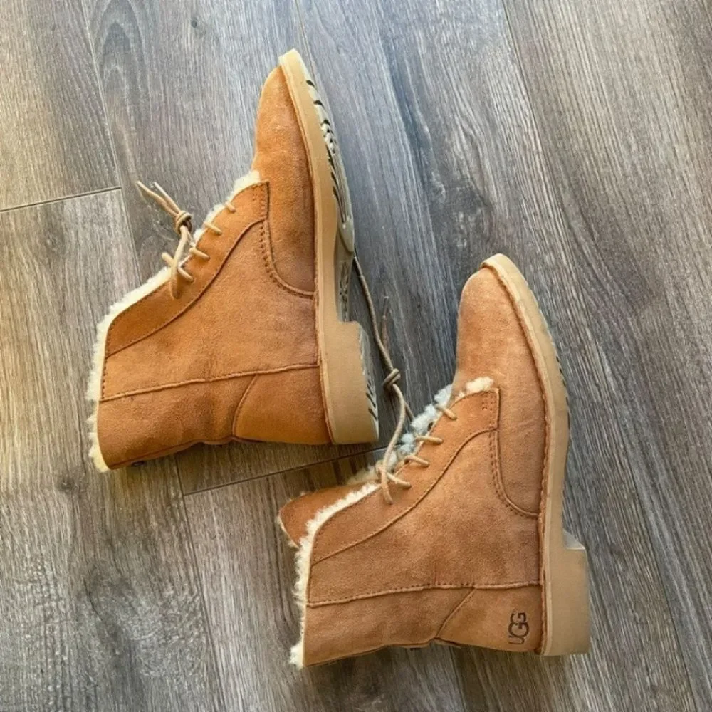 UGG Quincy Suede Sheepskin Fur Booties Lined Combat Boots Chestnut Women 9